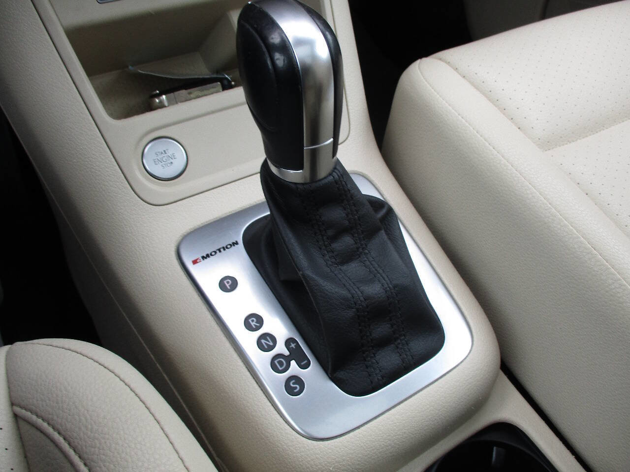 Used 2016 Volkswagen Tiguan SE image 59