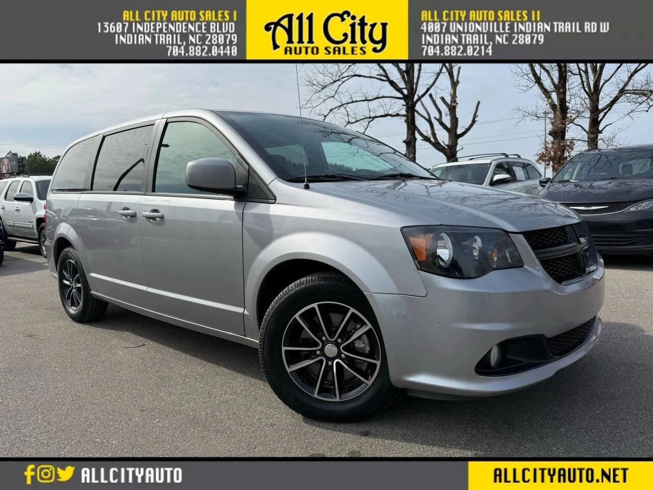 Used 2018 Dodge Grand Caravan SE FWD image 1