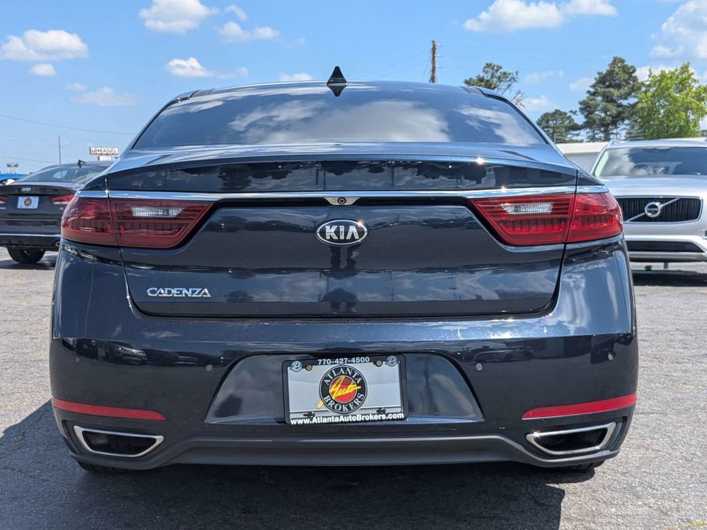 Used 2017 Kia Cadenza Premium w/ Luxury Package FWD image 6