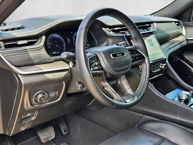 Used 2022 Jeep Grand Cherokee Overland w/ Luxury Tech Group IV AWD/4WD image 9