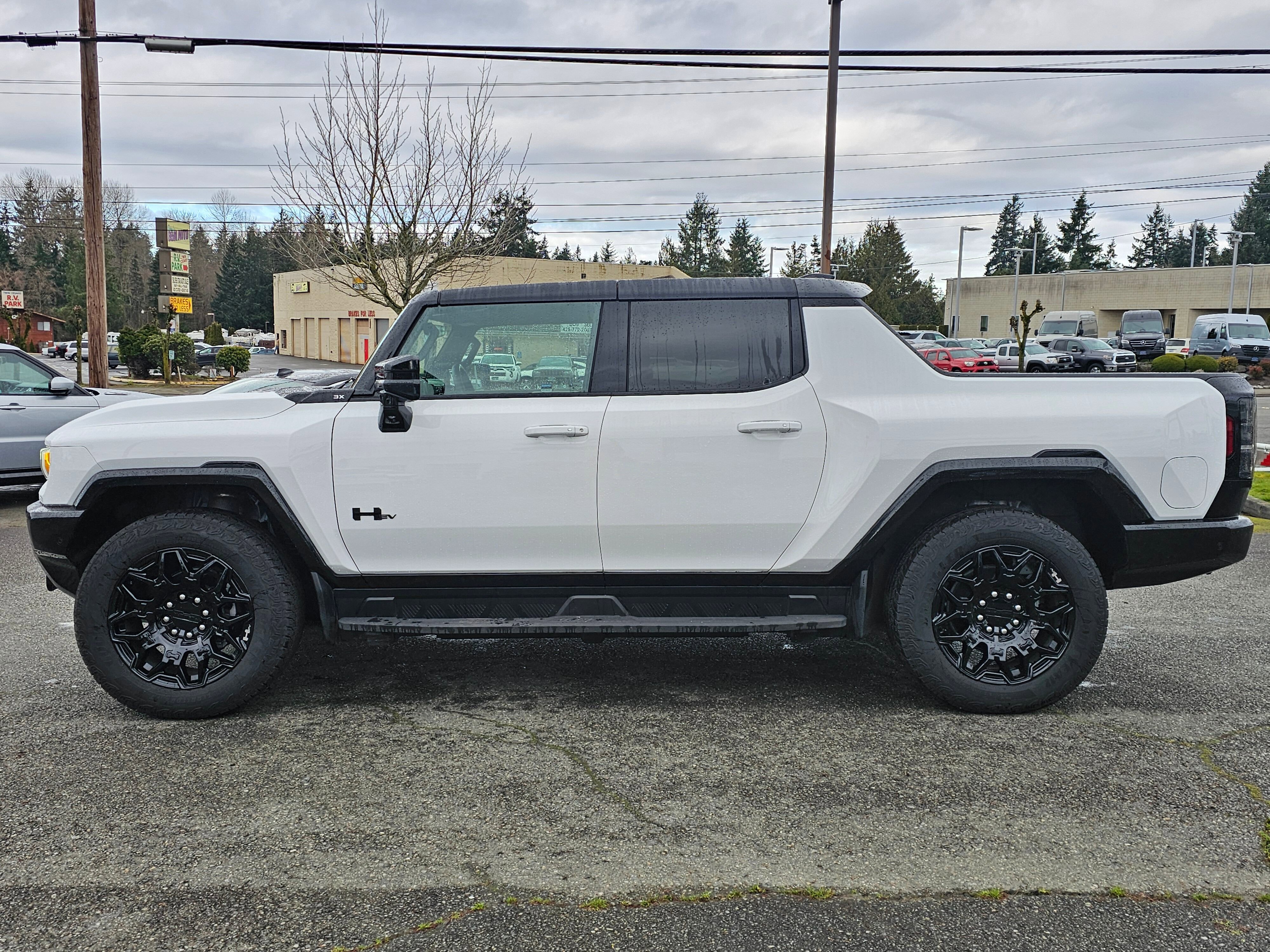 New 2026 GMC Hummer EV 4x4 Crew Cab w/ LPO, Dark Essentials Package image 4