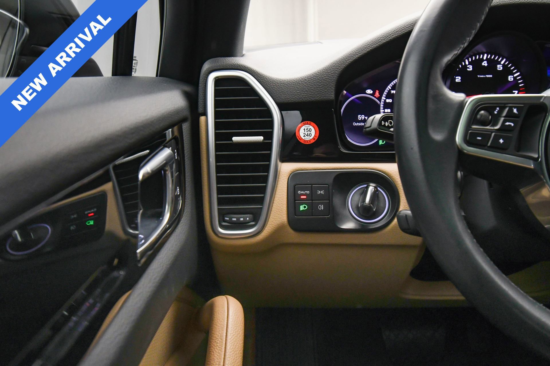 Used 2023 Porsche Cayenne Platinum Edition image 35