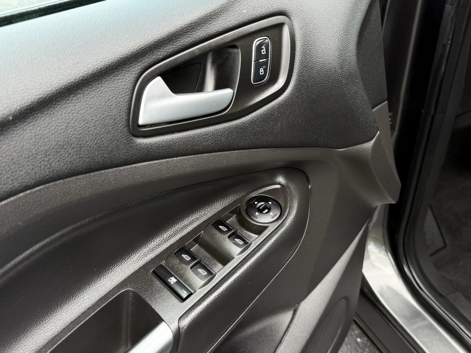 Used 2018 Ford Escape SE AWD/4WD image 12