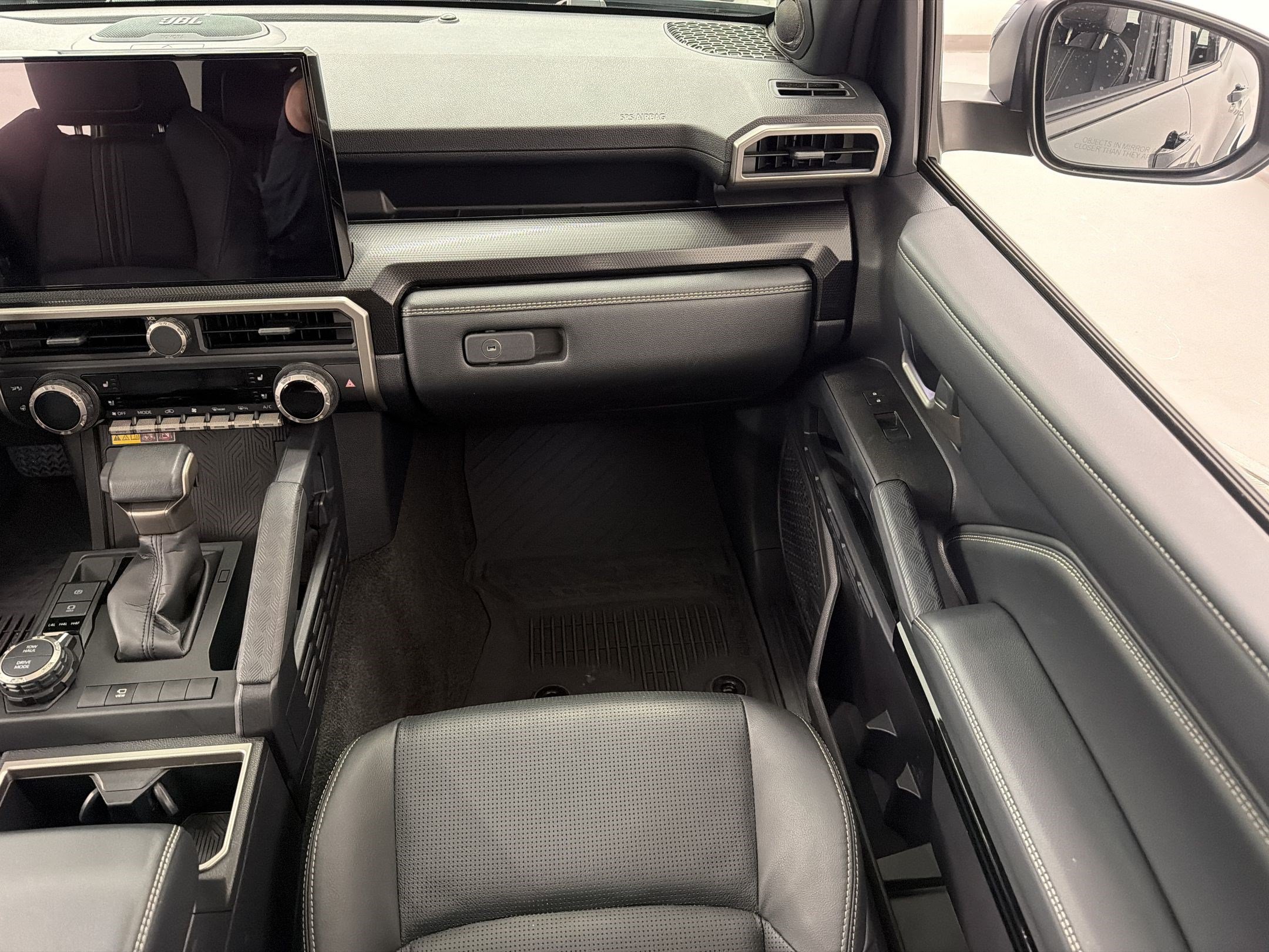 Used 2025 Toyota 4Runner Limited AWD/4WD image 31