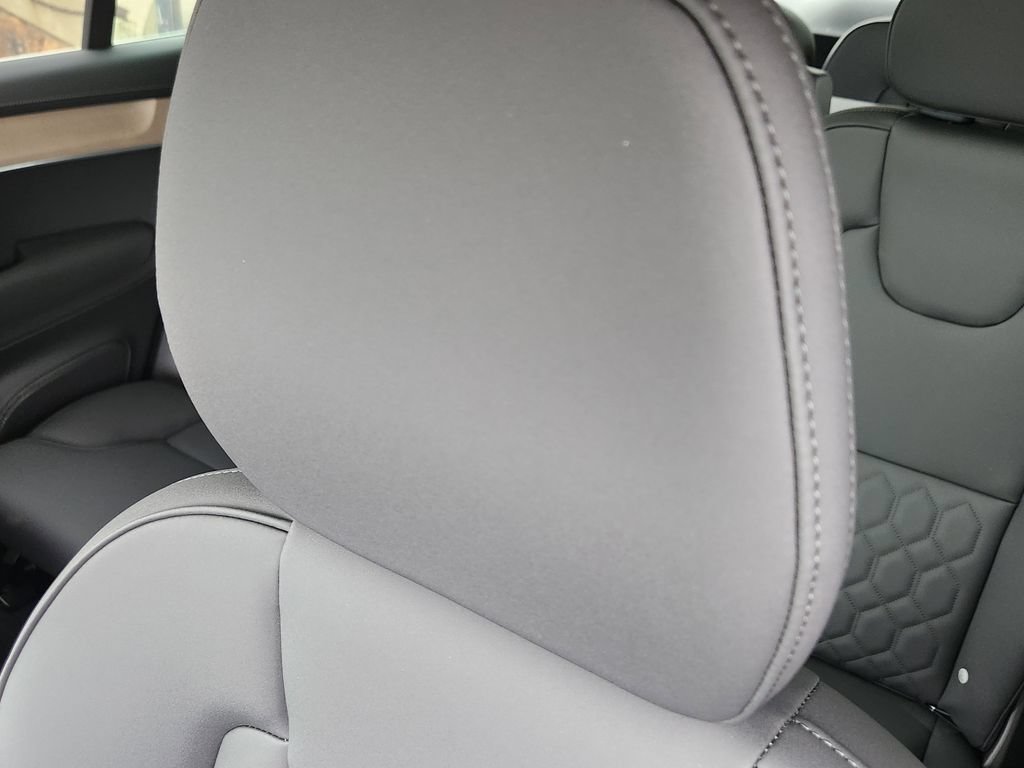 New 2026 Volvo XC90 T8 Plus w/ Protection Package AWD/4WD image 6