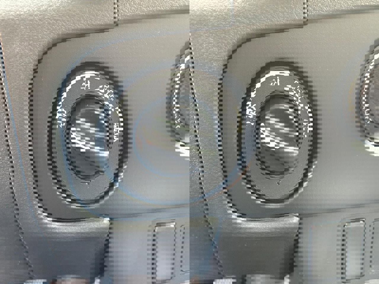 New 2026 Nissan Frontier S image 17