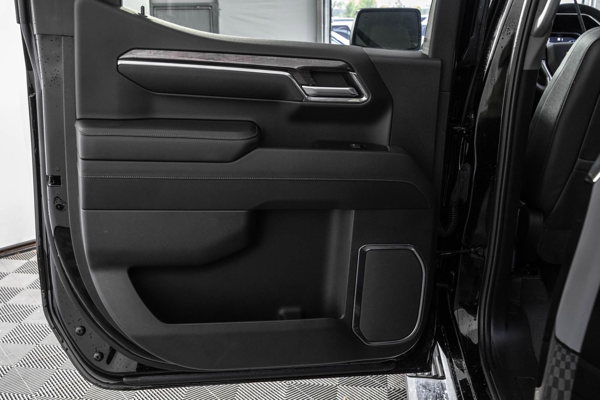Used 2023 Chevrolet Silverado 1500 LTZ w/ LTZ Premium Package AWD/4WD image 40