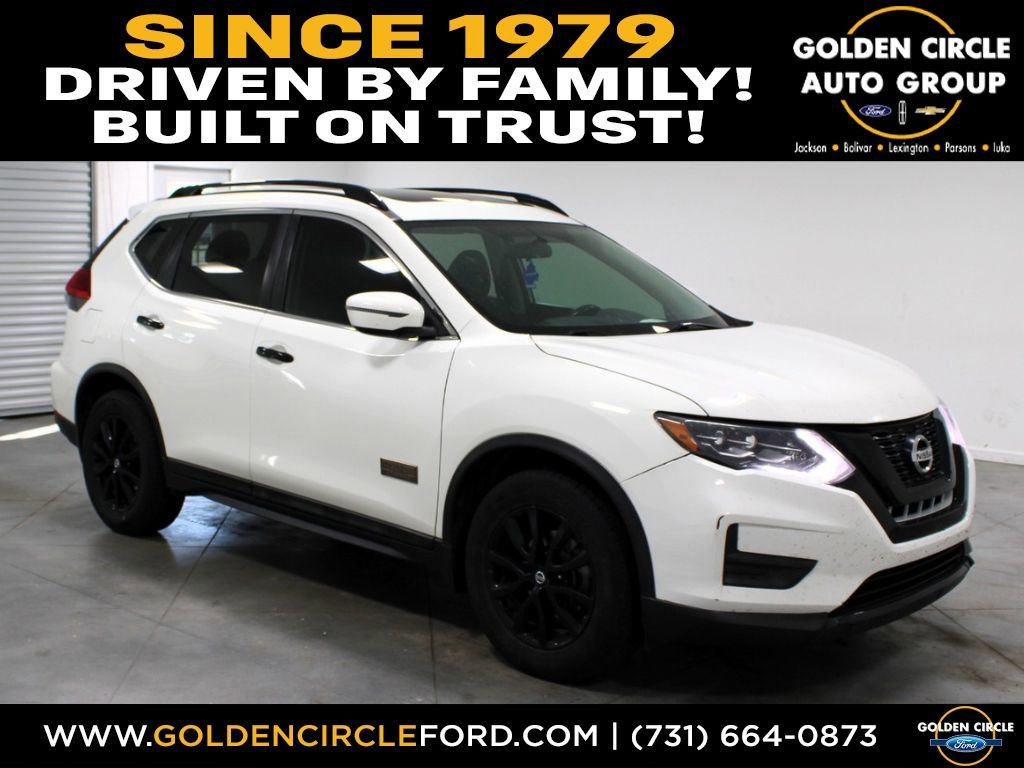 Used 2017 Nissan Rogue SV image 1