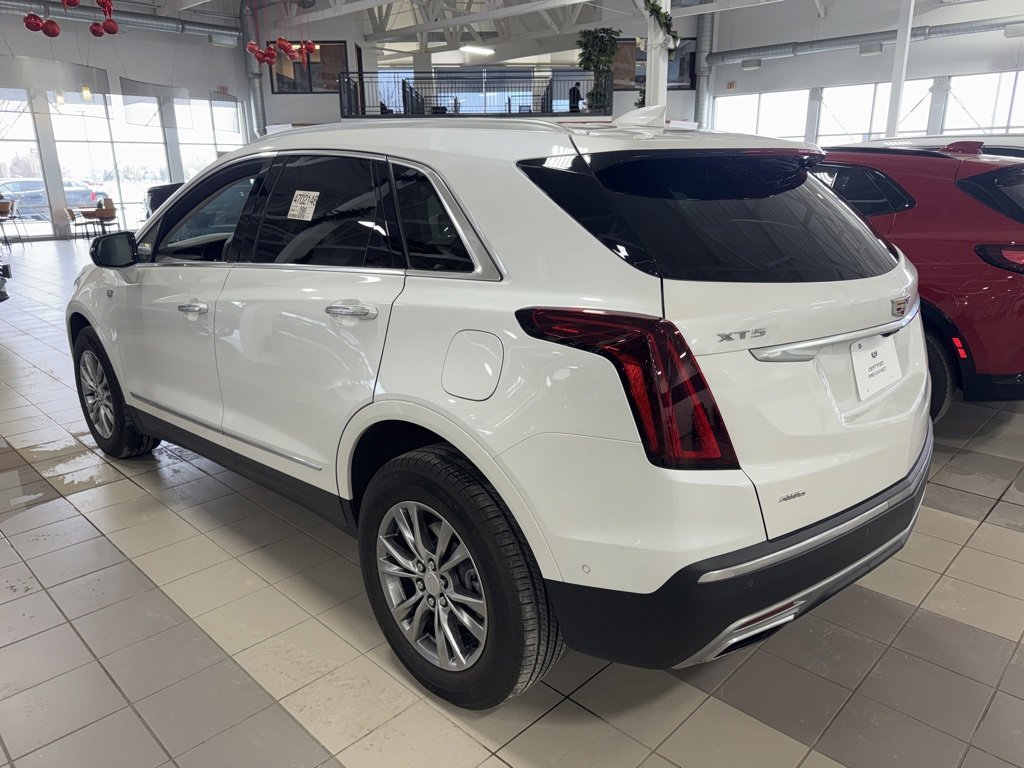 Used 2023 Cadillac XT5 Premium Luxury w/ Technology Package image 2