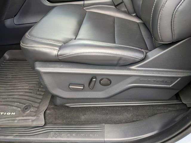 Used 2025 Ford Expedition Platinum AWD/4WD image 25