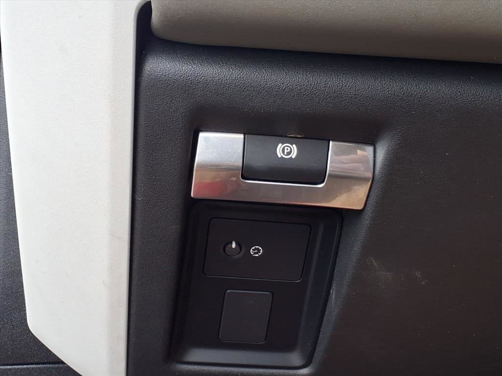 Used 2020 Land Rover Defender 110 First Edition image 21