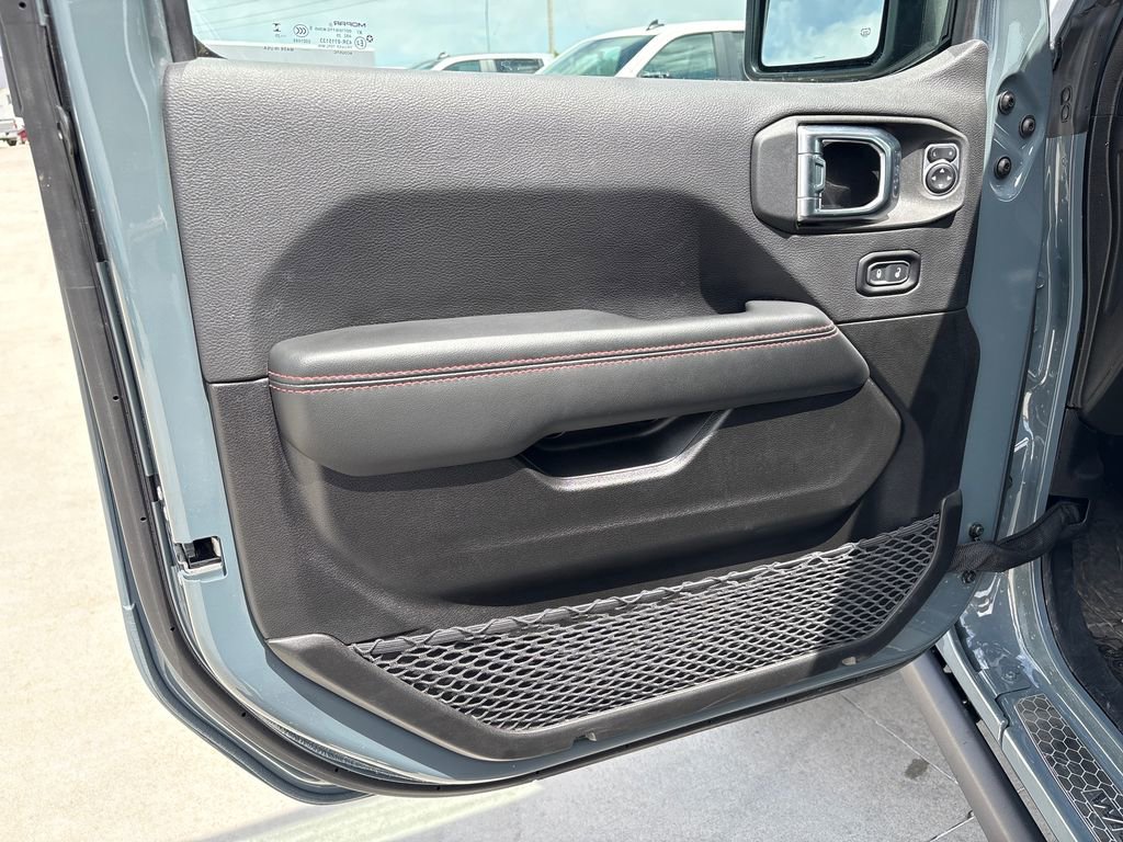 Used 2025 Jeep Wrangler Unlimited Rubicon AWD/4WD image 15