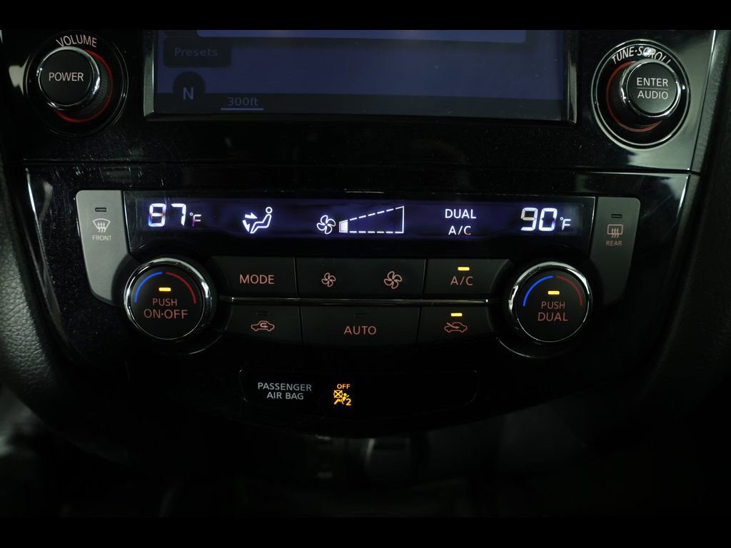 Used 2015 Nissan Rogue SV w/ SV Premium Package image 20