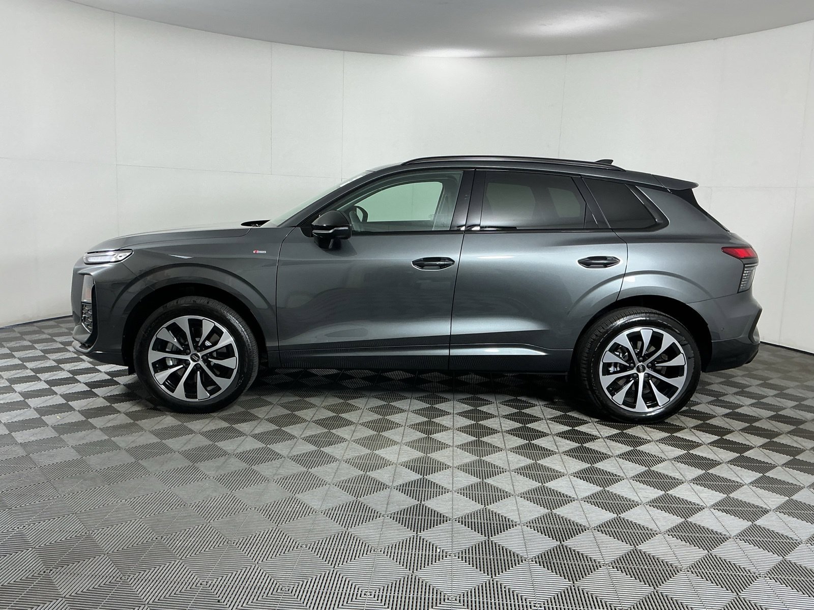 New 2026 Audi Q3 quattro 2.0T AWD/4WD image 4