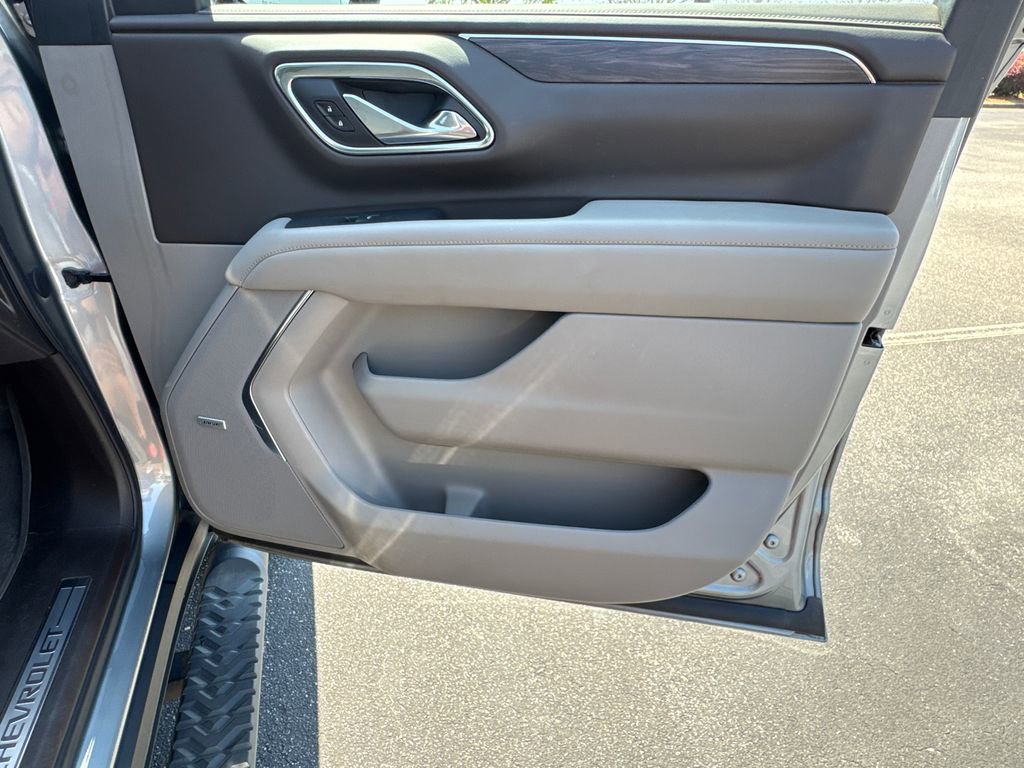 Used 2023 Chevrolet Suburban Z71 w/ Luxury Package image 14