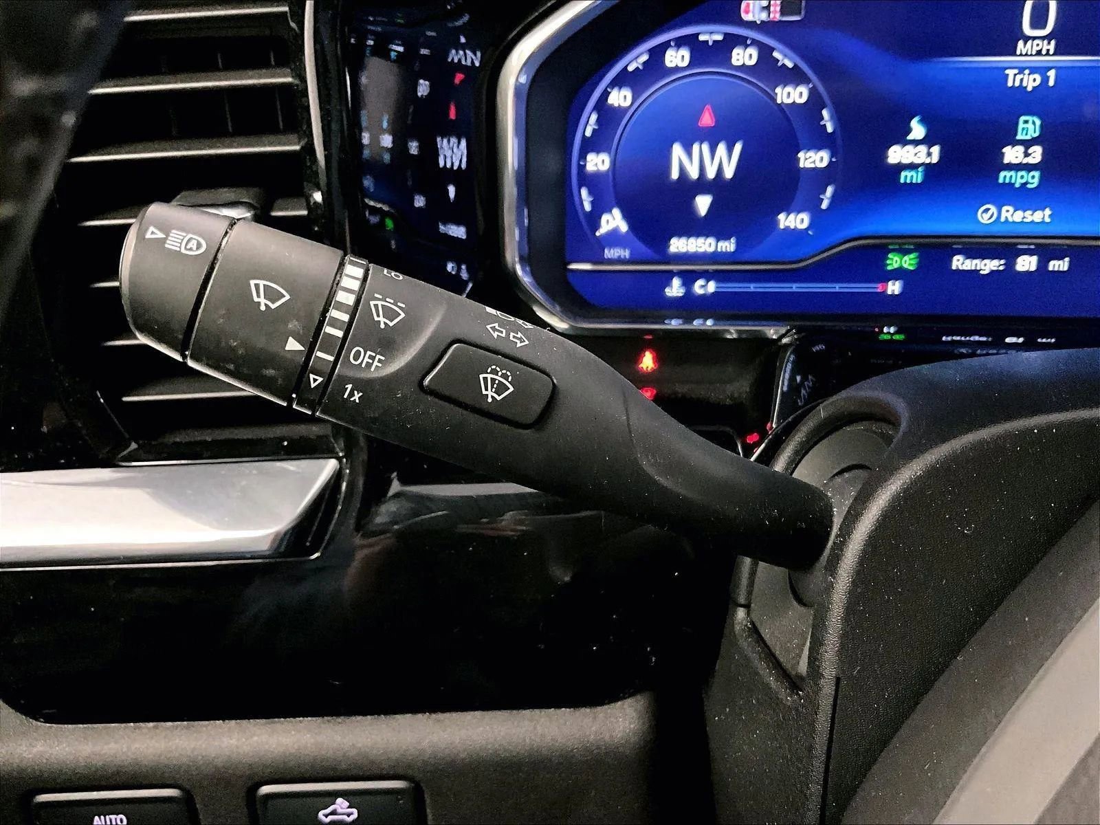 Used 2024 Chevrolet Silverado 1500 LT image 30