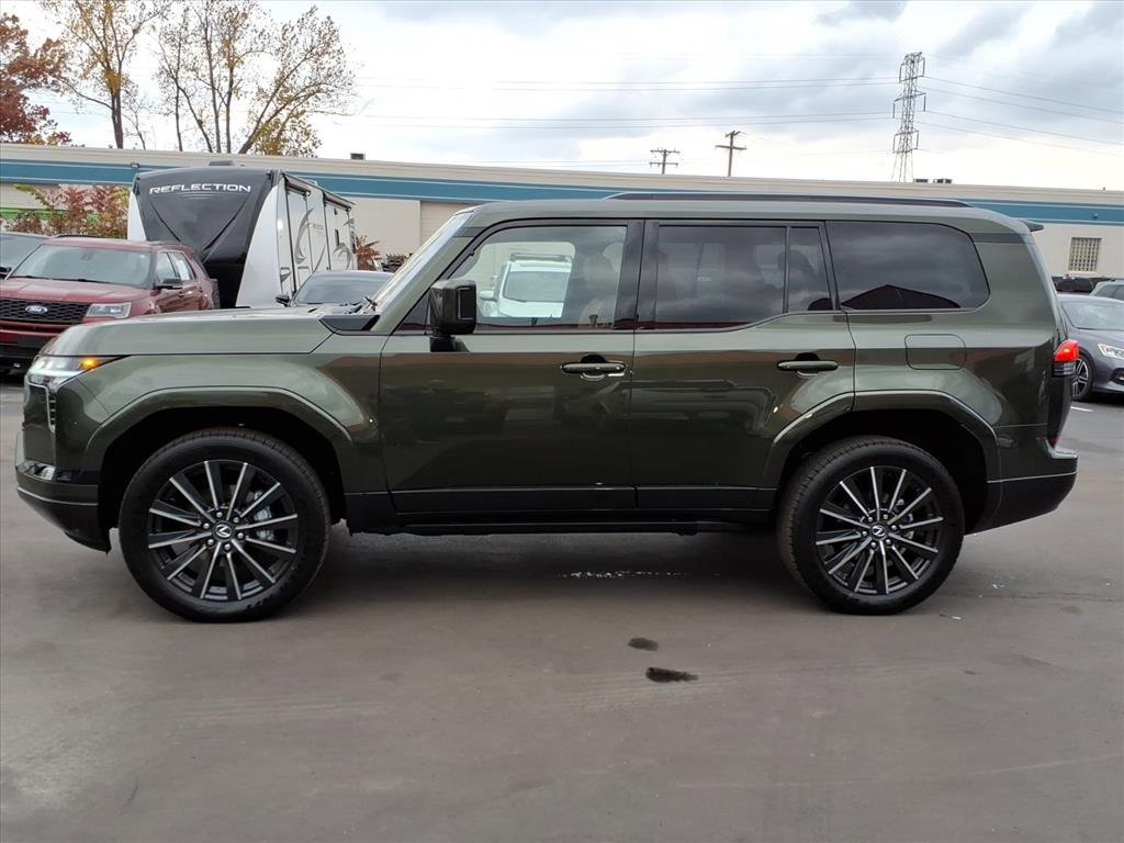 Used 2025 Lexus GX 550 image 2