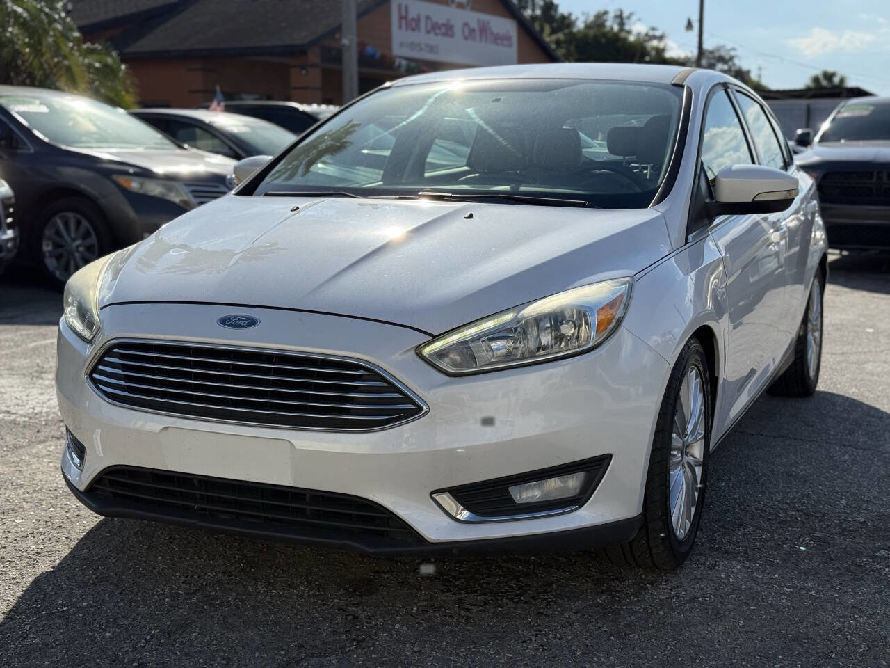 Used 2015 Ford Focus Titanium FWD image 3