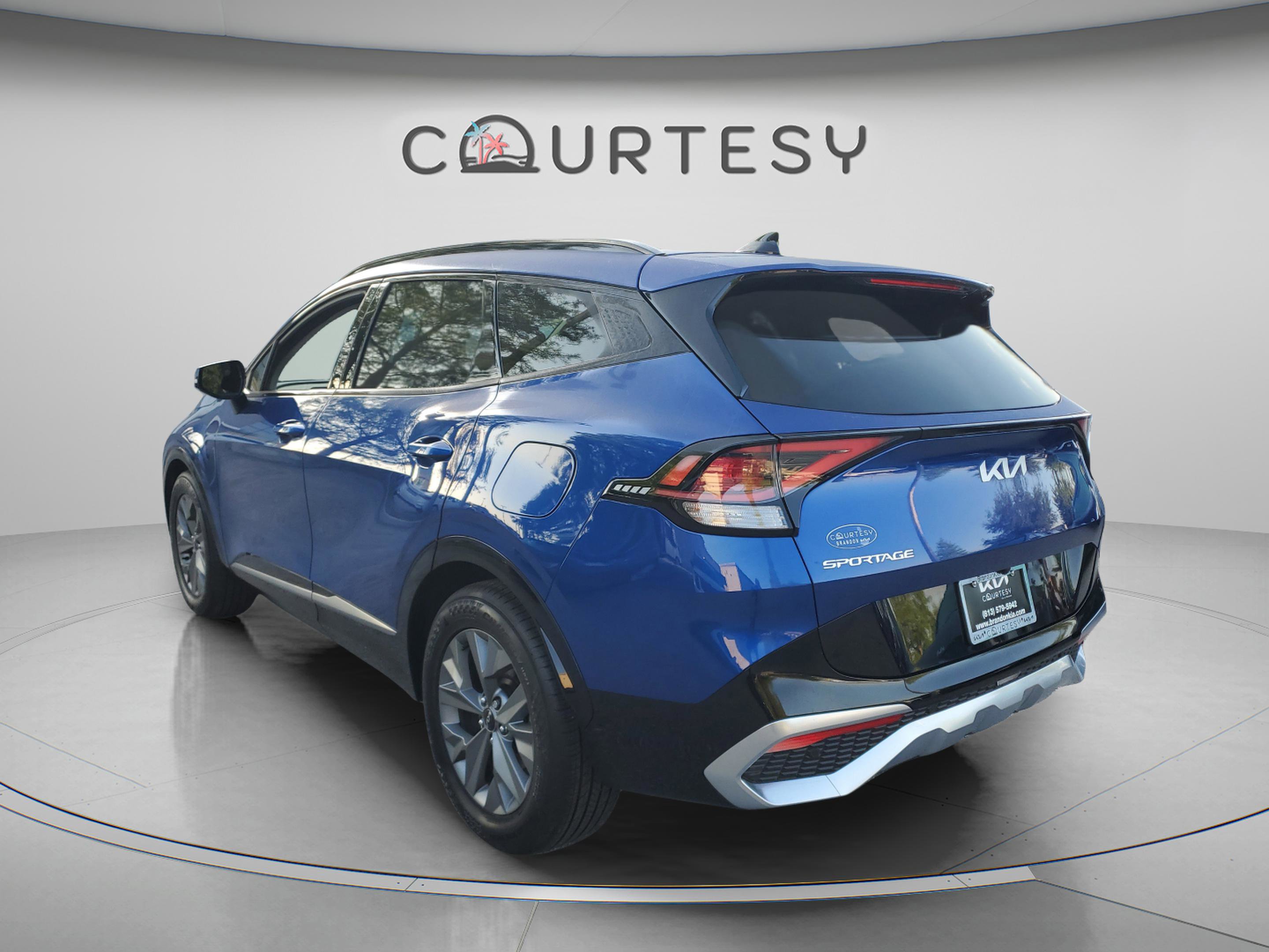 Used 2025 Kia Sportage SX image 2