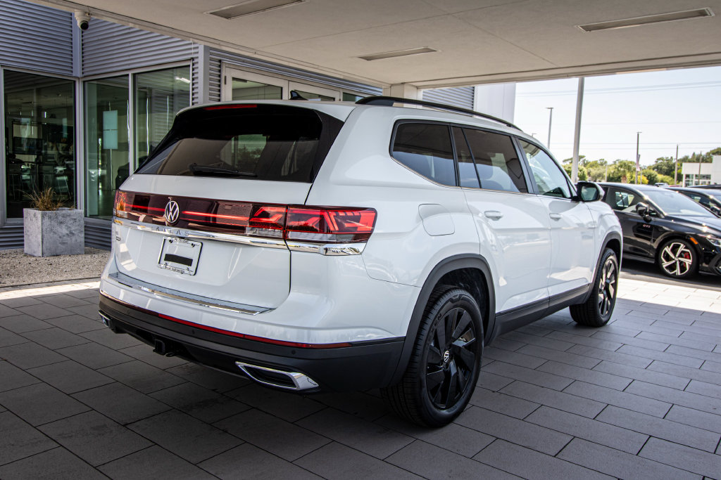 New 2026 Volkswagen Atlas SE FWD image 2