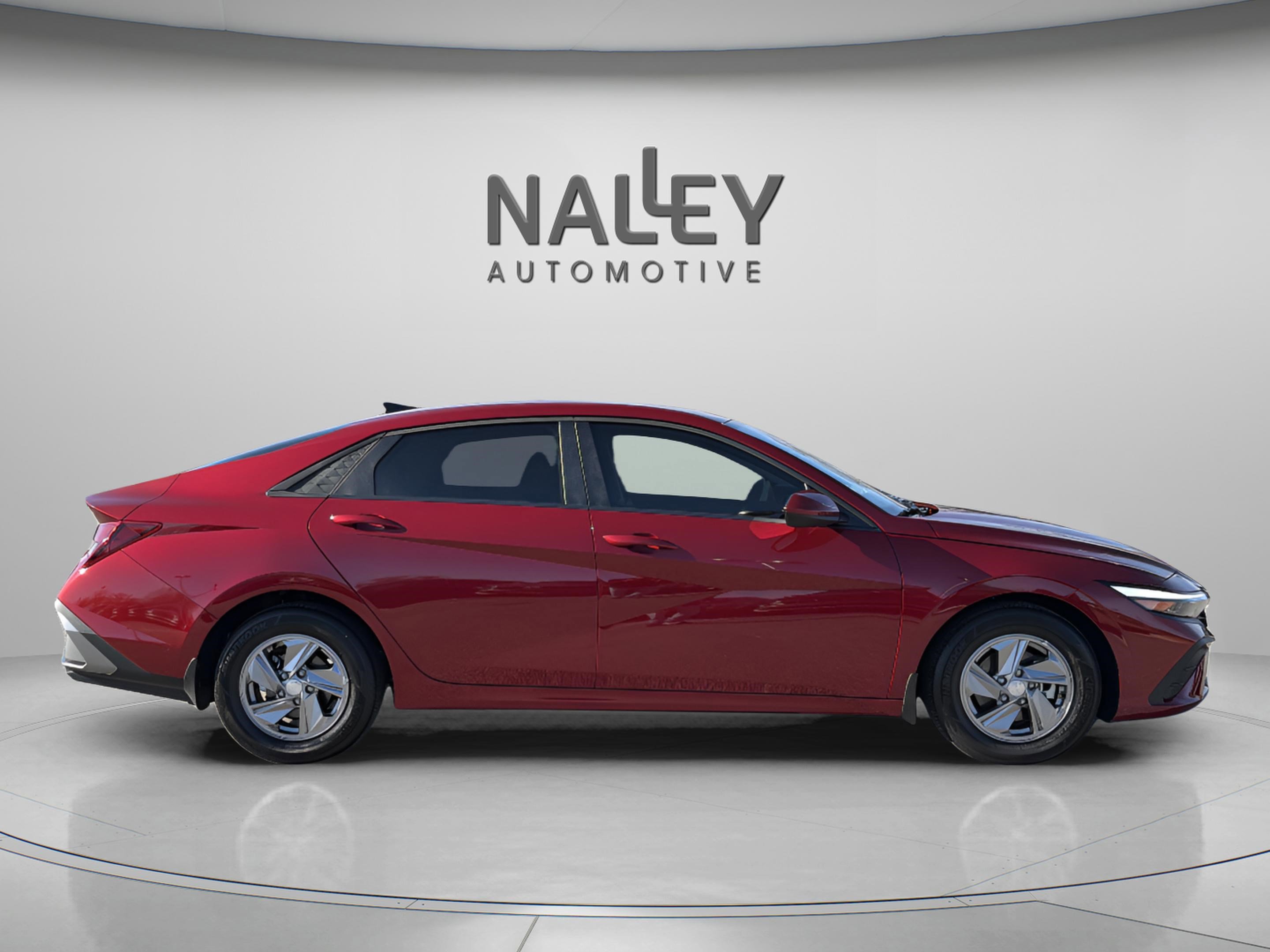 Used 2025 Hyundai Elantra SE image 7