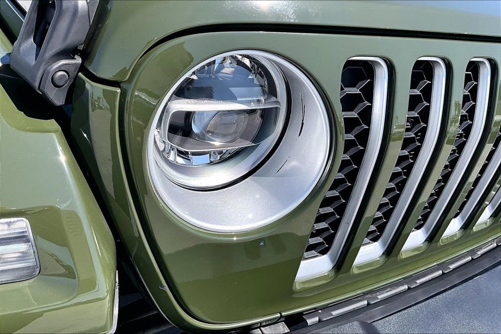 Used 2022 Jeep Wrangler Unlimited Sahara AWD/4WD image 29