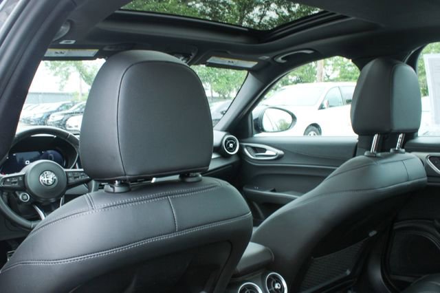 Used 2024 Alfa Romeo Giulia Ti AWD/4WD image 34