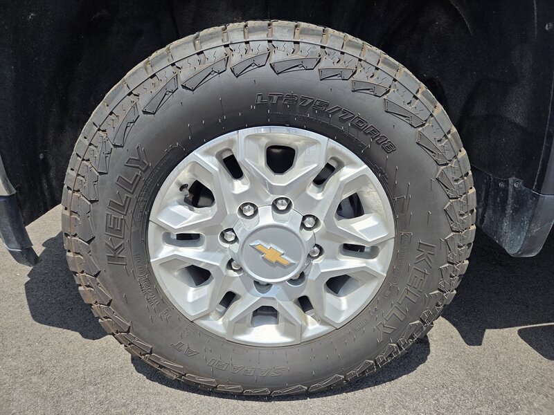 Used 2023 Chevrolet Silverado 2500 LT w/ Convenience Package AWD/4WD image 9