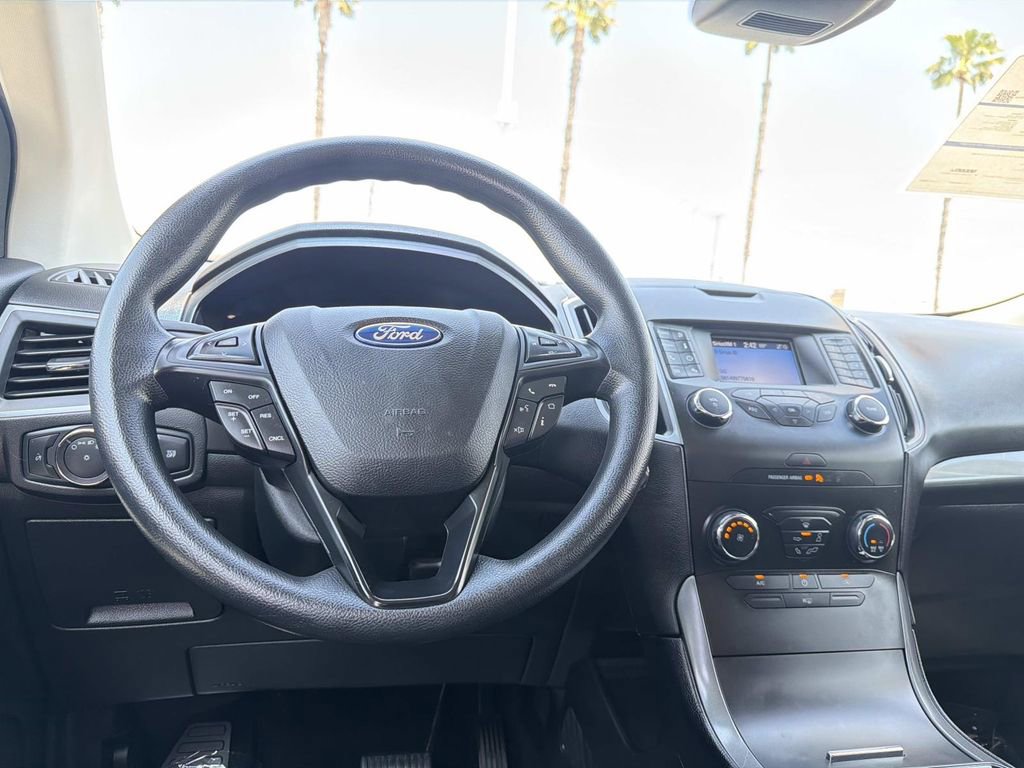 Used 2019 Ford Edge SE image 9