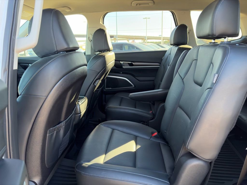 Used 2024 Kia Telluride S image 7