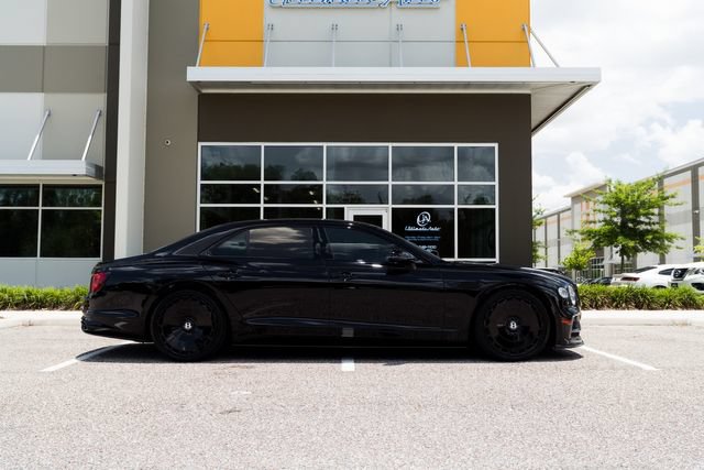 Used 2023 Bentley Flying Spur Azure AWD/4WD image 2