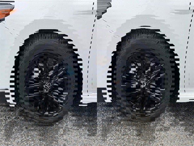 Used 2025 Toyota Camry SE w/ Convenience Package image 13