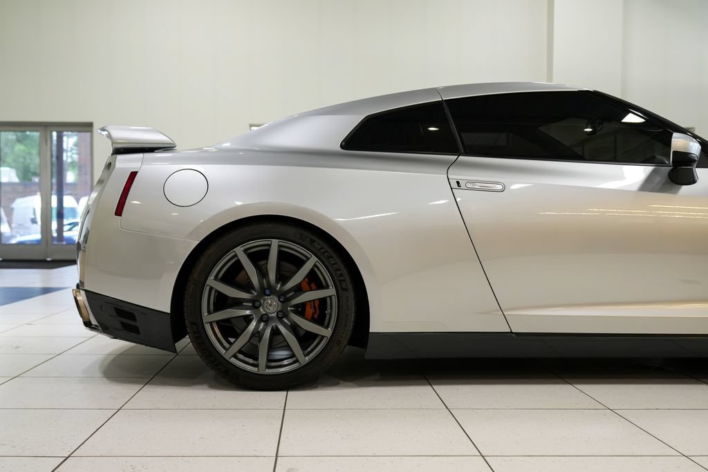 Used 2016 Nissan GT-R Premium AWD/4WD image 17