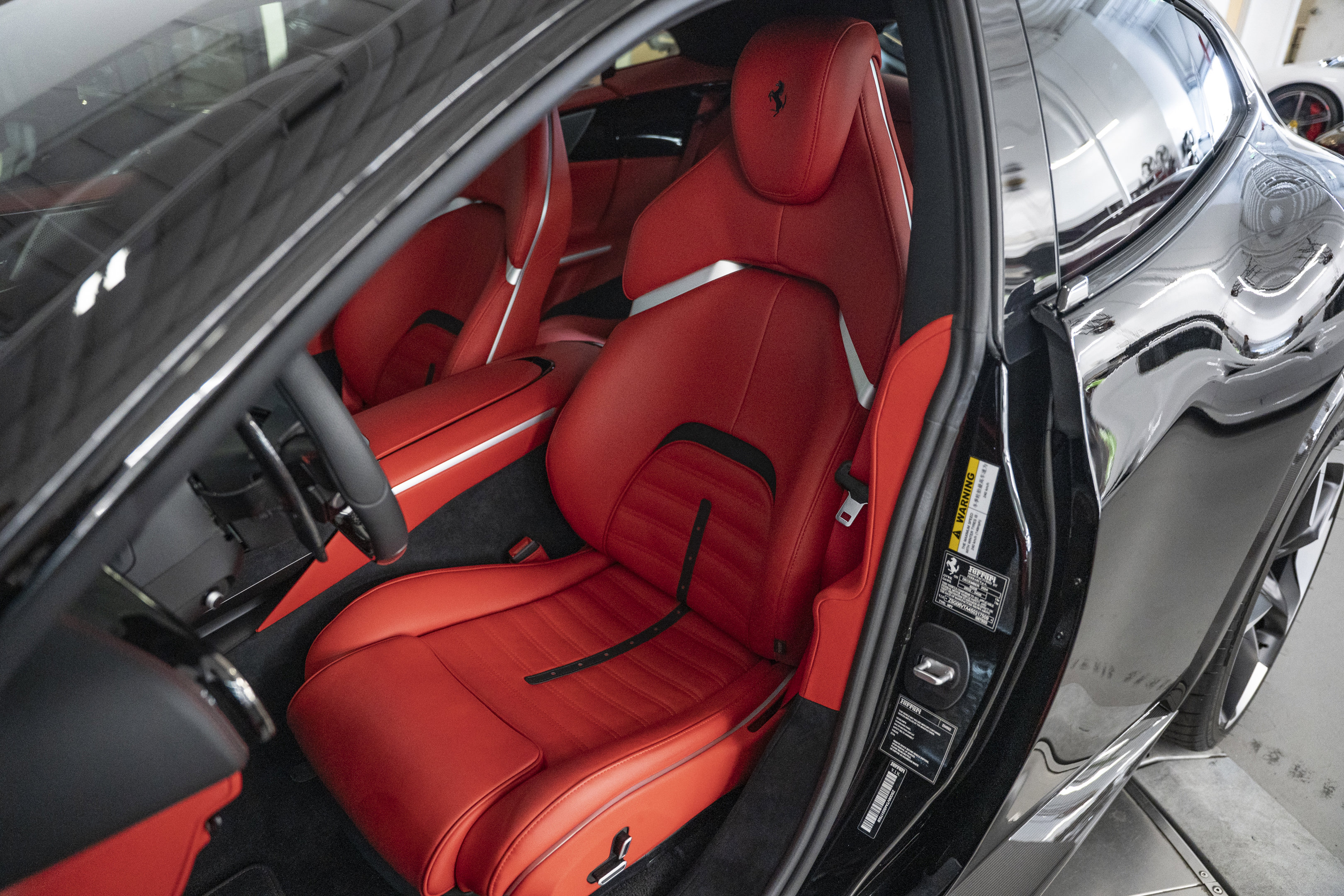 Used 2025 Ferrari Purosangue AWD/4WD image 33