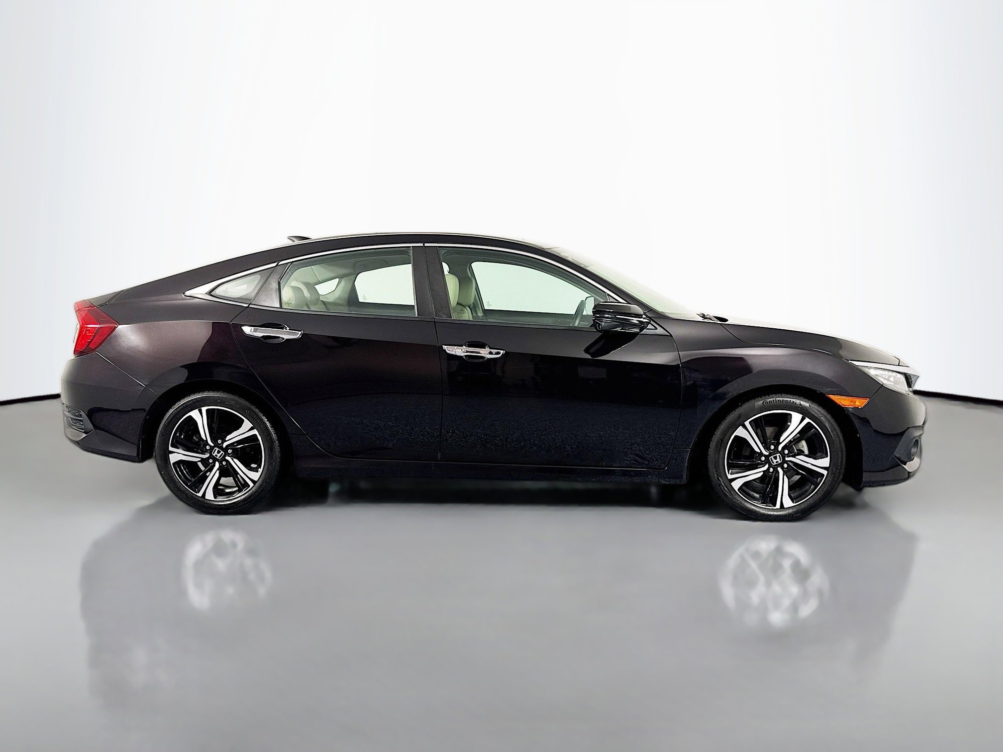 Used 2016 Honda Civic Touring image 4