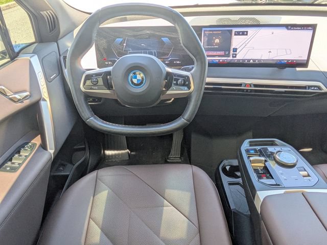 Used 2025 BMW iX xDrive50 w/ Sport Package AWD/4WD image 16