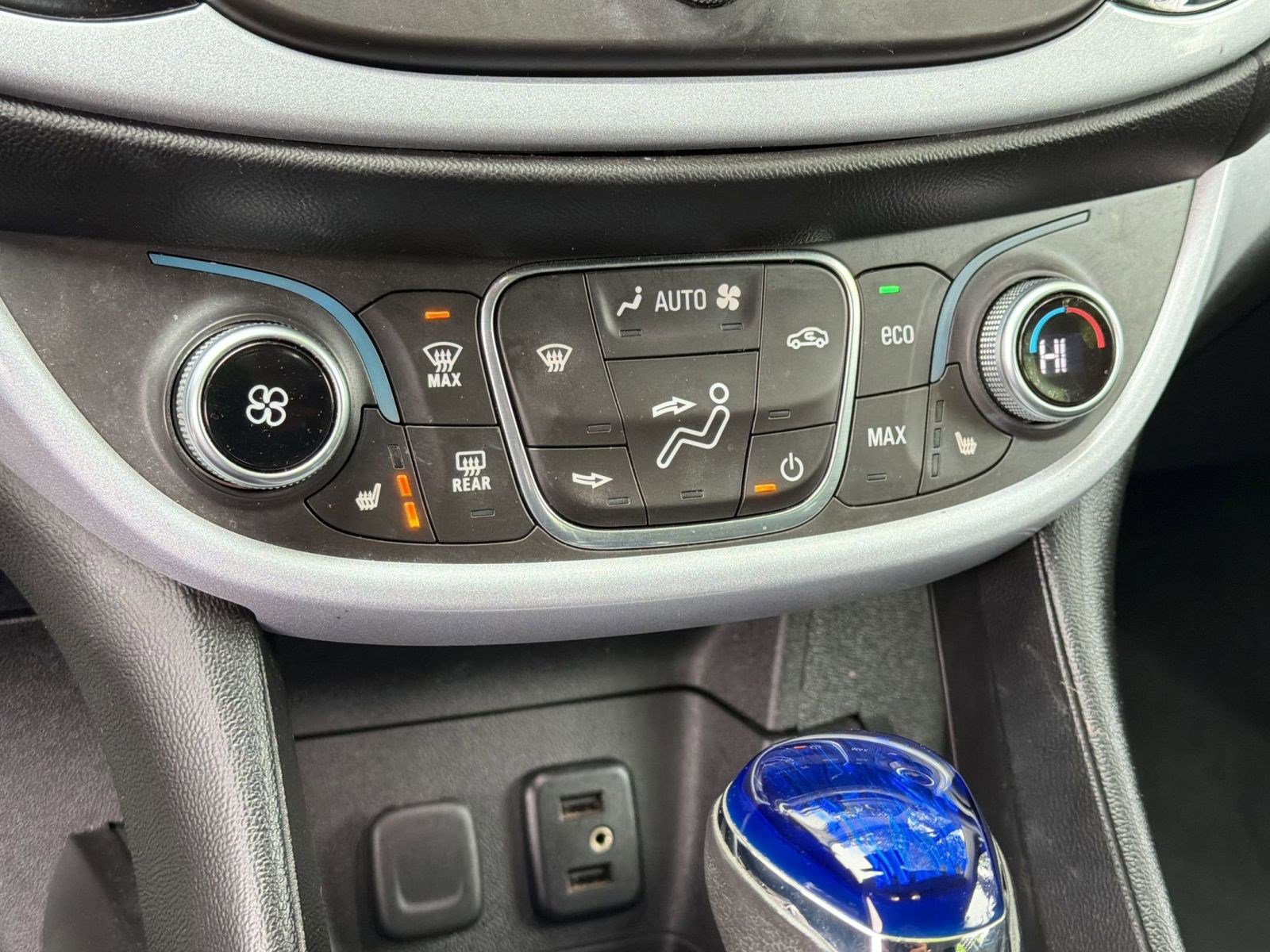 Used 2018 Chevrolet Volt LT w/ Comfort Package FWD image 15