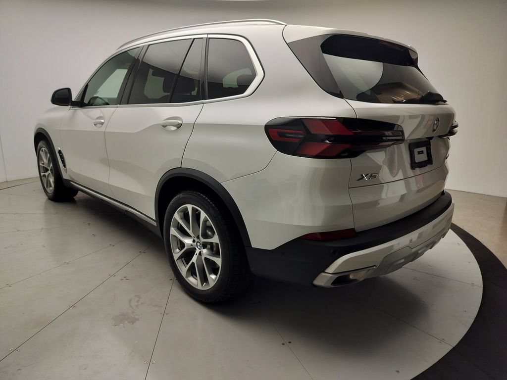 Certified 2024 BMW X5 xDrive40i w/ Premium Package AWD/4WD image 4