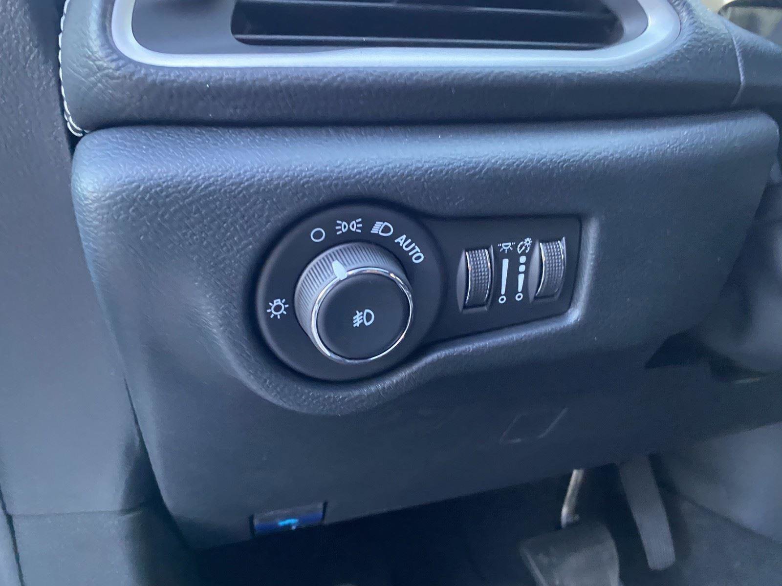 New 2026 Chrysler Pacifica Select FWD image 14