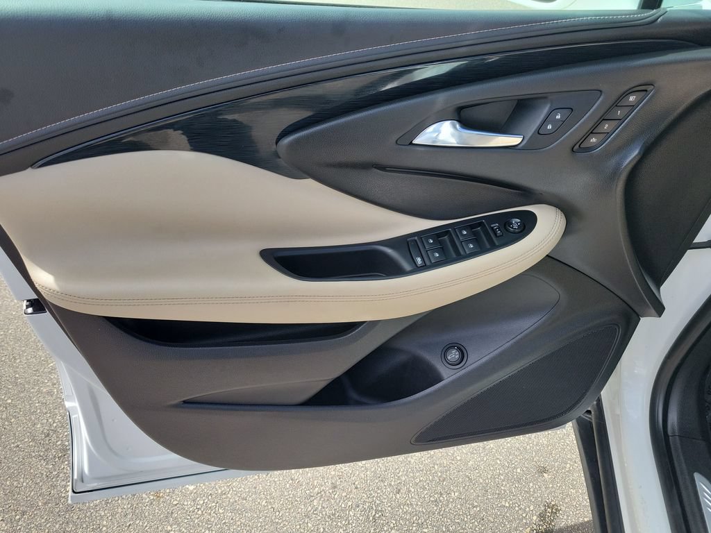 Used 2017 Buick Envision Essence FWD image 19
