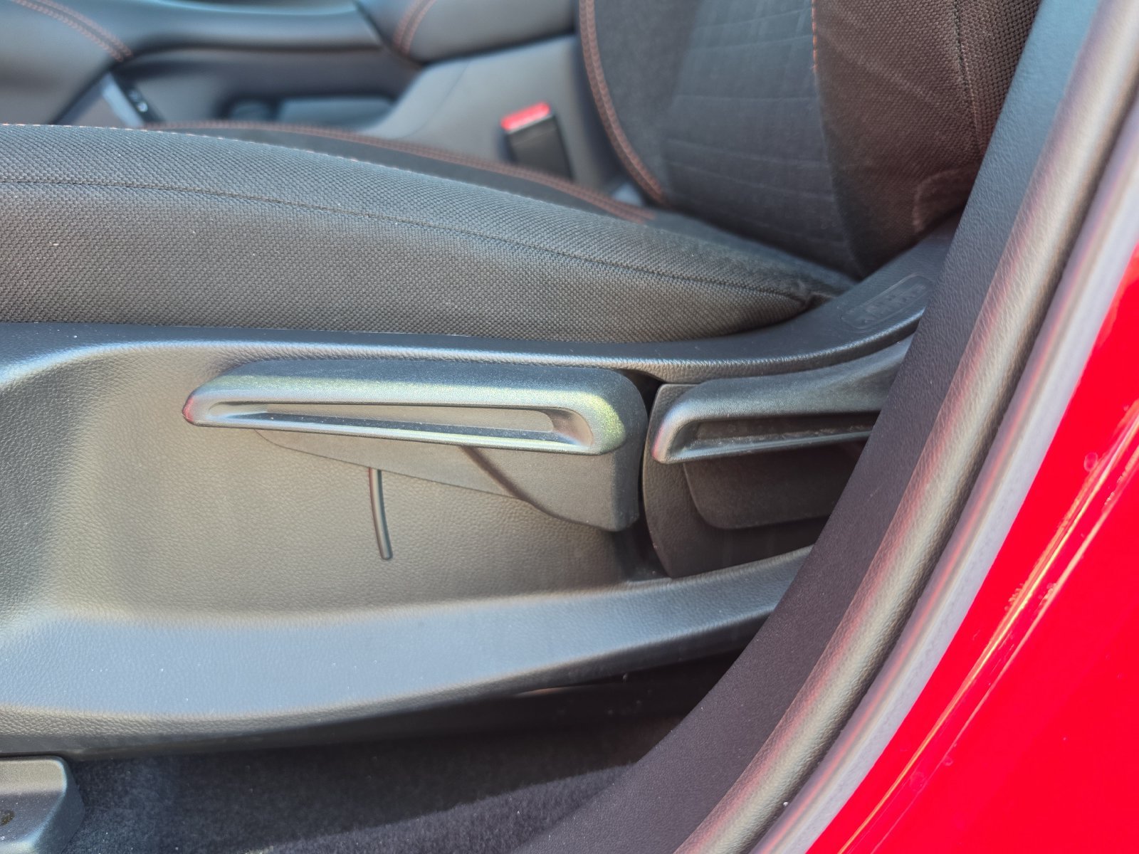 Used 2025 Honda HR-V Sport image 16
