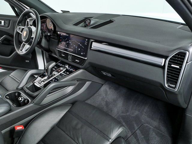 Used 2023 Porsche Cayenne image 25