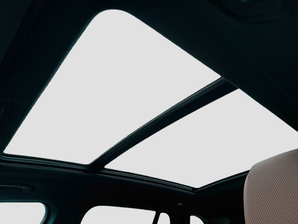 Used 2025 BMW X5 xDrive40i w/ Parking Assistance Package image 17