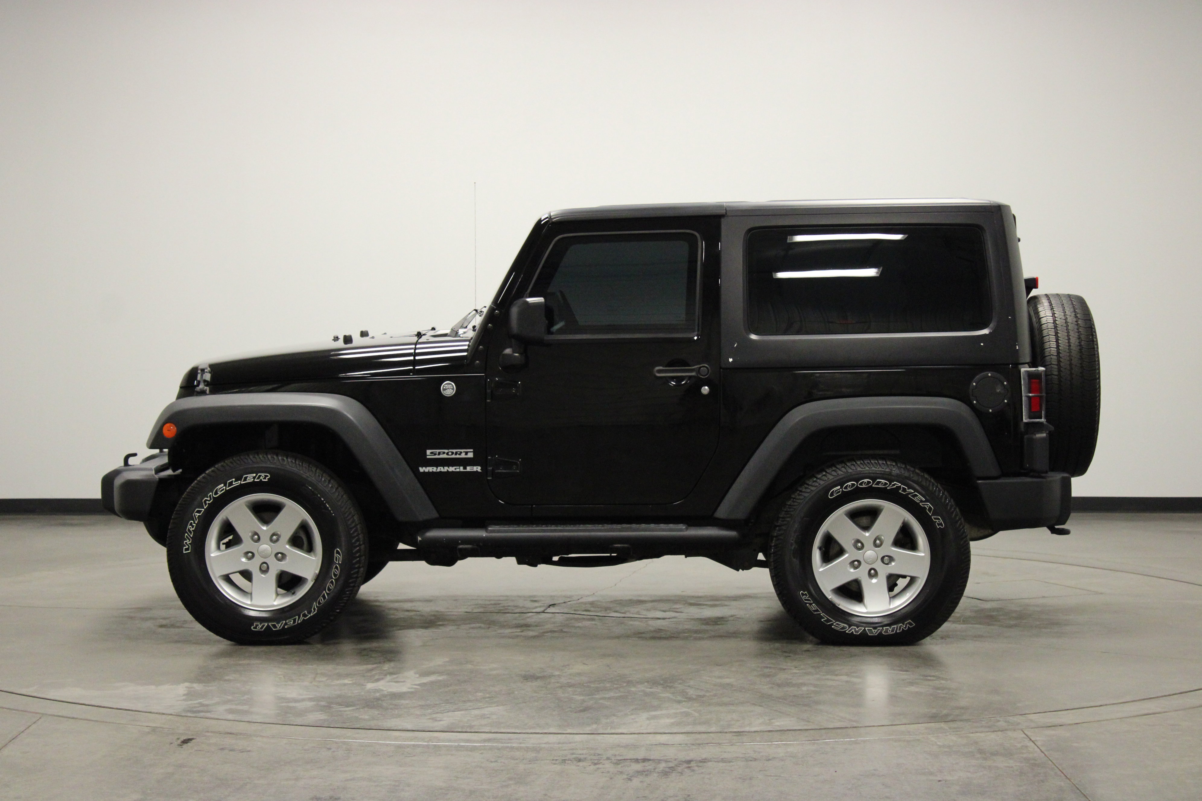 Used 2015 Jeep Wrangler Sport w/ Mopar Black Appearance Group AWD/4WD image 5