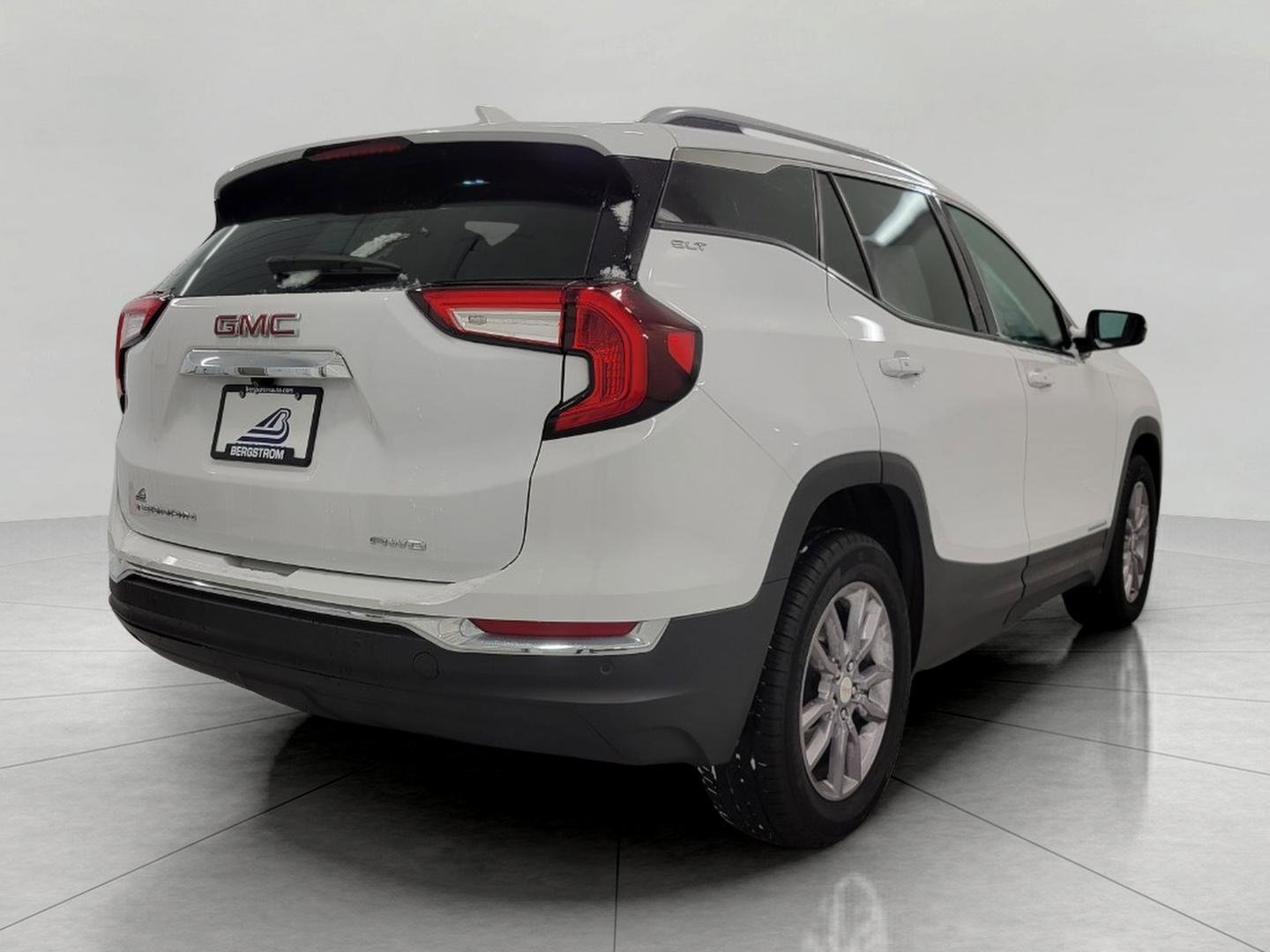 Used 2024 GMC Terrain SLT image 20
