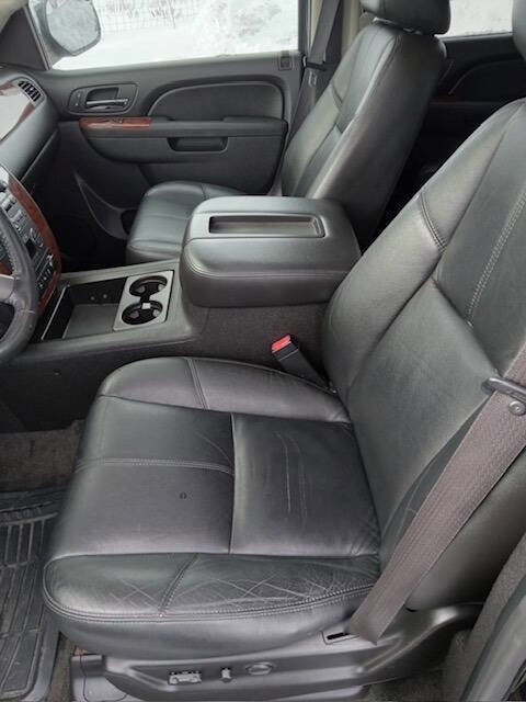 Used 2012 Chevrolet Suburban LT w/ Luxury Package image 6