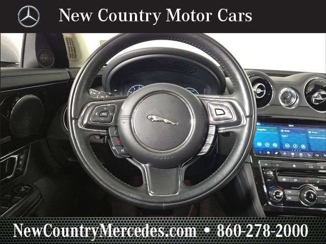 Used 2018 Jaguar XJ R-Sport image 23