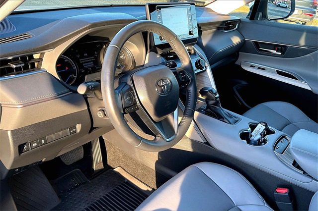 Used 2022 Toyota Venza XLE image 11