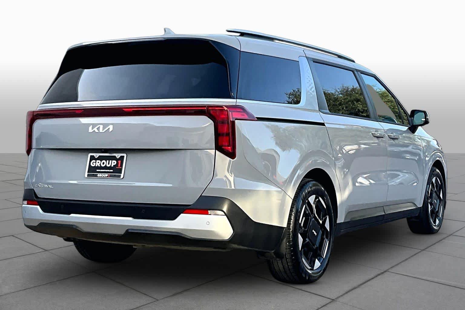 Used 2026 Kia Carnival EX FWD image 13