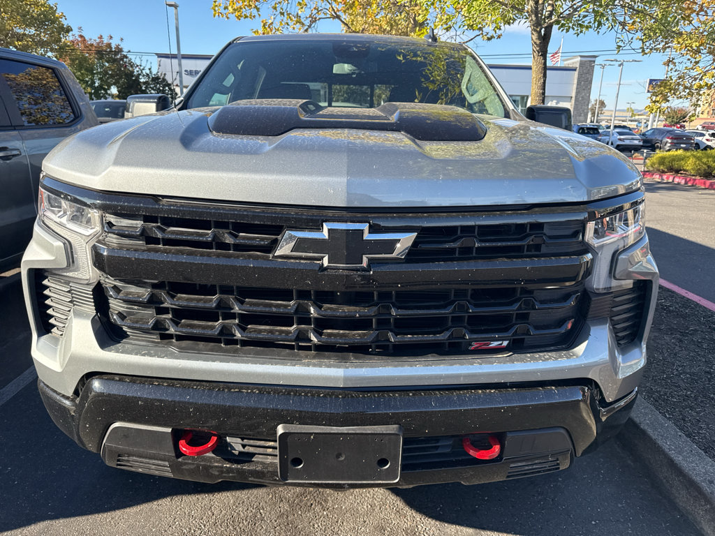 Used 2025 Chevrolet Silverado 1500 LT Trail Boss w/ Convenience Package II AWD/4WD image 4